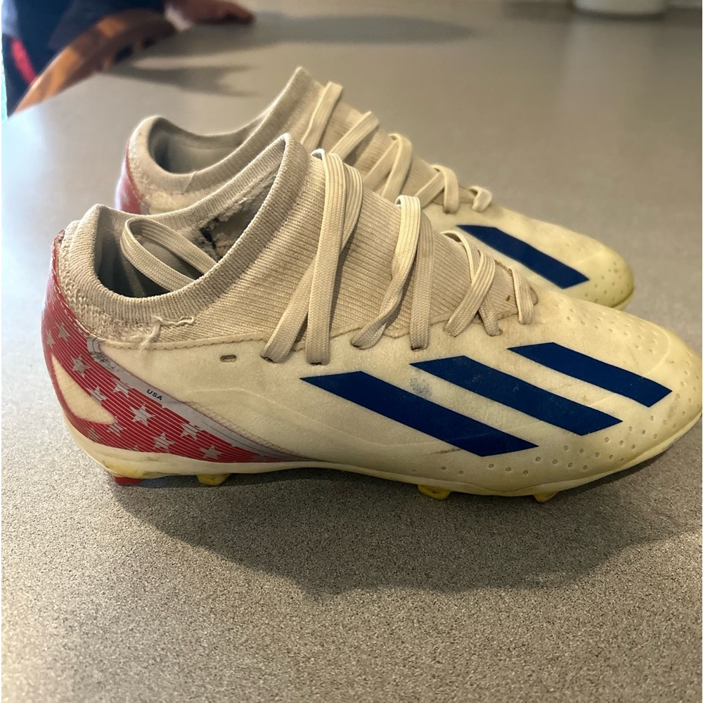 Youth cleats 3.5